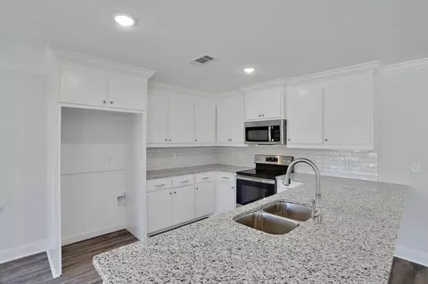 Kitchen - 279 Anse Reed Rd, Magee, MS 39111 photo 4 of 5