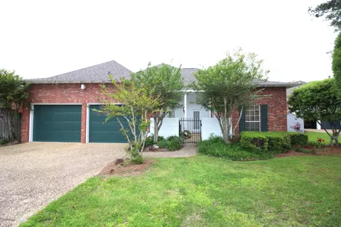 11 Stones Throw Dr, Hattiesburg, MS 39402