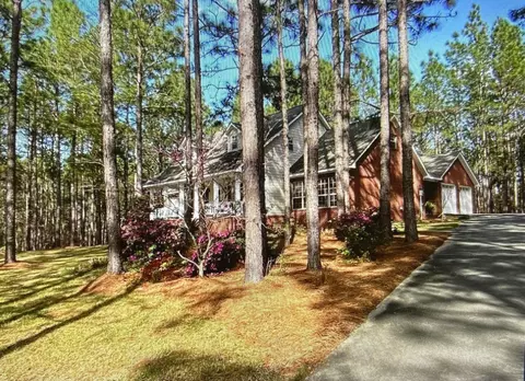 16 Pioneer Cir, Lumberton, MS 39455