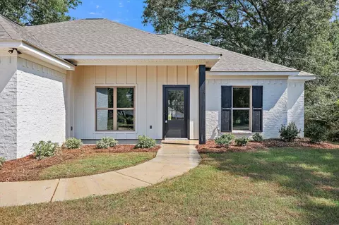 207 NE Davis St, Hattiesburg, MS 39401