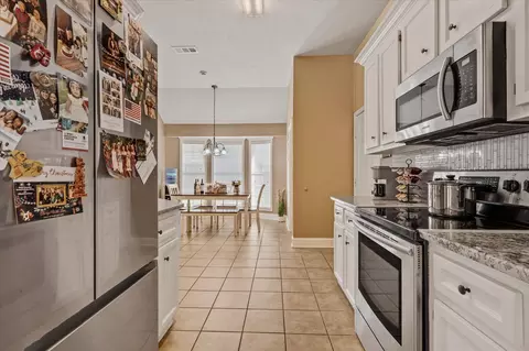 Kitchen - 108 Planters Row, Madison, MS 39110 photo 2 of 2
