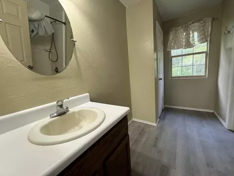 Bath - 21 Freeman Rd, Laurel, MS 39443 photo 1 of 2