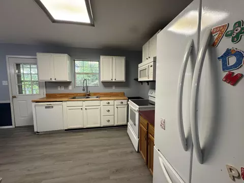 Kitchen - 21 Freeman Rd, Laurel, MS 39443 photo 1 of 2