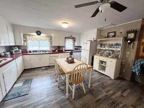 Dining - 267 Stringer Rd, Columbia, MS 39429 photo 1 of 2