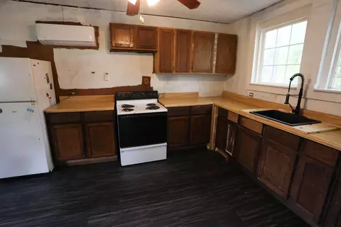Kitchen - 404 First St E, New Augusta, MS 39462 photo 4 of 4