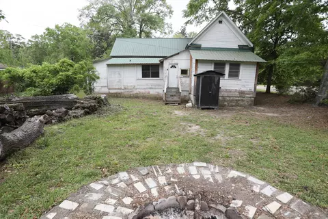 Exterior - 404 First St E, New Augusta, MS 39462 photo 8 of 15