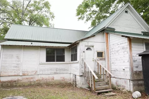Exterior - 404 First St E, New Augusta, MS 39462 photo 12 of 15
