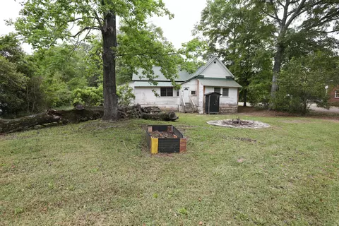 Exterior - 404 First St E, New Augusta, MS 39462 photo 11 of 15