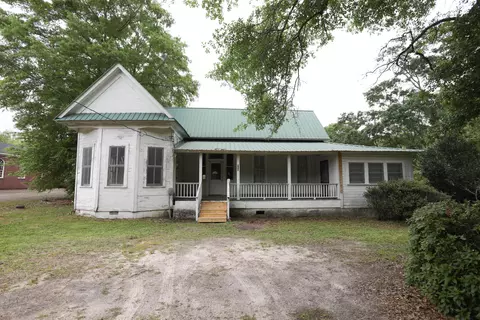 404 First St E, New Augusta, MS 39462