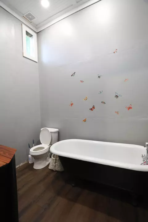 Bath - 404 First St E, New Augusta, MS 39462 photo 1 of 5