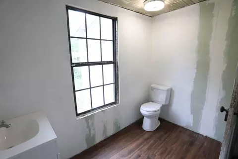 Bath - 404 First St E, New Augusta, MS 39462 photo 5 of 5