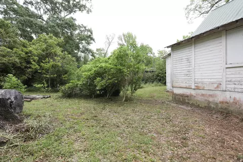 Exterior - 404 First St E, New Augusta, MS 39462 photo 6 of 15