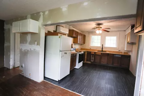 Kitchen - 404 First St E, New Augusta, MS 39462 photo 2 of 4