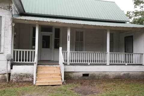 Exterior - 404 First St E, New Augusta, MS 39462 photo 3 of 15