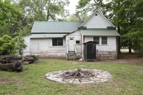 Exterior - 404 First St E, New Augusta, MS 39462 photo 10 of 15