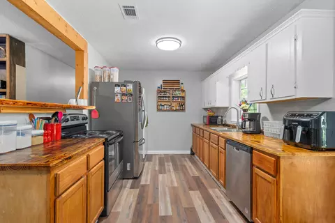 Kitchen - 24 Jordan Ln, Sumrall, MS 39482 photo 5 of 7