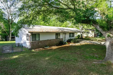 Exterior - 75 Meadowlane Dr, Laurel, MS 39440 photo 2 of 13