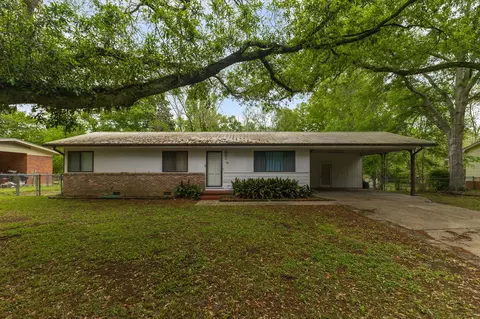 75 Meadowlane Dr, Laurel, MS 39440