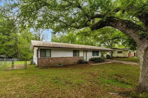 Exterior - 75 Meadowlane Dr, Laurel, MS 39440 photo 3 of 13