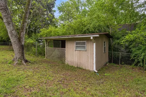 Exterior - 75 Meadowlane Dr, Laurel, MS 39440 photo 12 of 13