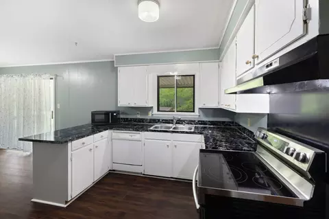 Kitchen - 75 Meadowlane Dr, Laurel, MS 39440 photo 3 of 3