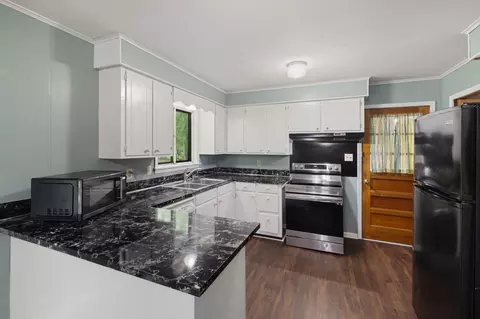 Kitchen - 75 Meadowlane Dr, Laurel, MS 39440 photo 2 of 3