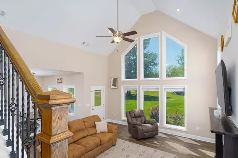 Living - 9 Cooper Rd, Laurel, MS 39443 photo 3 of 3
