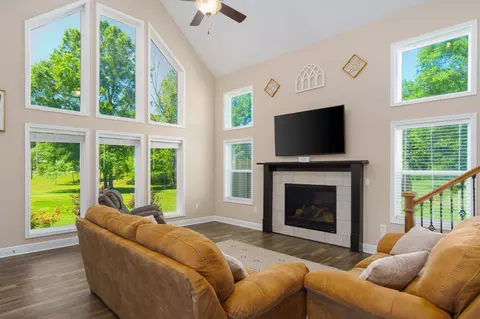 Living - 9 Cooper Rd, Laurel, MS 39443 photo 1 of 3