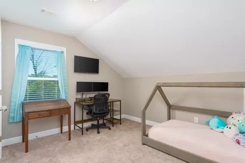 Bedroom - 9 Cooper Rd, Laurel, MS 39443 photo 3 of 3
