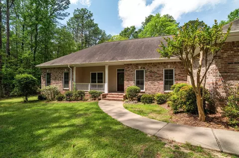 96 S Lake Estates Dr, Hattiesburg, MS 39402