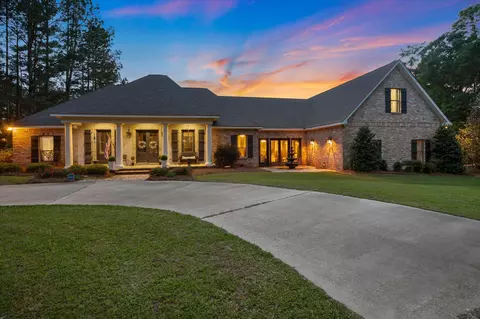 123 Higgins Rd, Sumrall, MS 39482