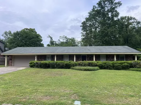202 Southampton Rd, Hattiesburg, MS 39401