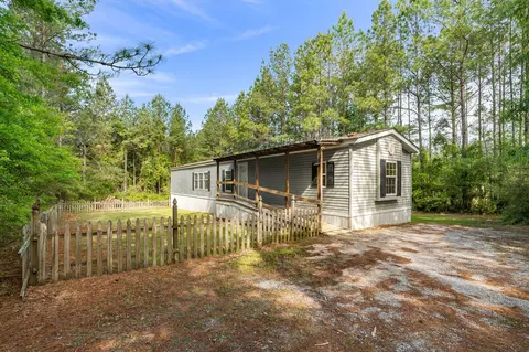 29 Benson Rd, Ellisville, MS 39437