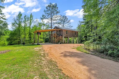 62 Black Creek Rd, Hattiesburg, MS 39401