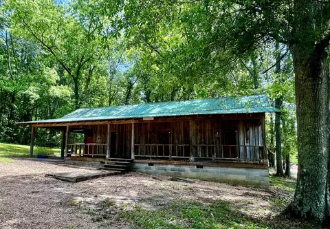 55 E 8th Ave, Bay Springs, MS 39422