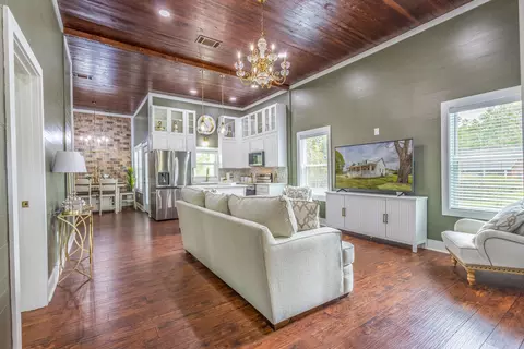 Living - 22 Matheny, Purvis, MS 39475 photo 1 of 1