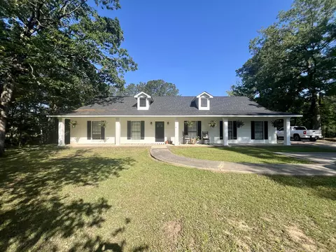 172 Merchants Cir, Ellisville, MS 39437