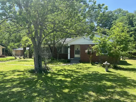 1219 N Park Ave, Columbia, MS 39429