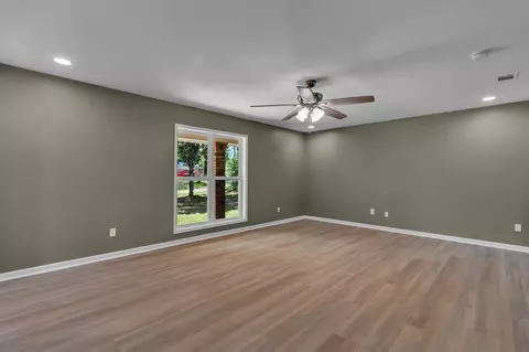 Living - 82 Powers Dr, Laurel, MS 39443 photo 3 of 3