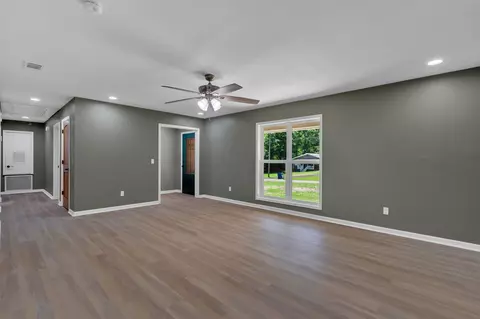 Living - 82 Powers Dr, Laurel, MS 39443 photo 2 of 3