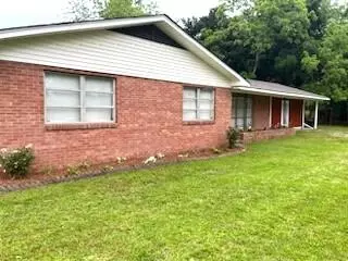 119 6th St, Purvis, MS 39475