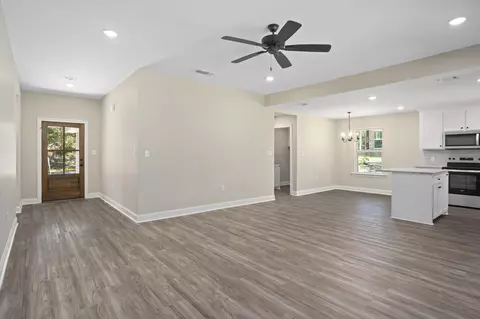 Entry Way - 8 Adeline Ct, Sumrall, MS 39482 photo 2 of 4
