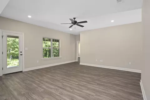 Living - 8 Adeline Ct, Sumrall, MS 39482 photo 2 of 3
