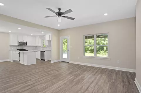 Living - 8 Adeline Ct, Sumrall, MS 39482 photo 1 of 3