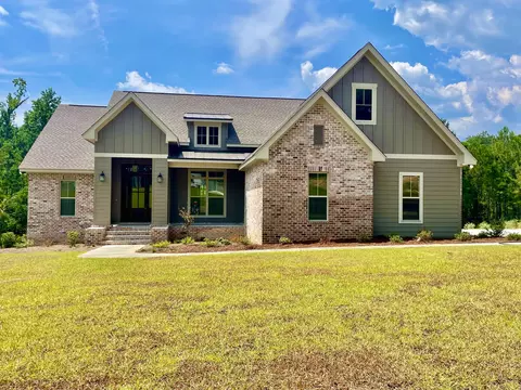 3 Pinehill Ct, Hattiesburg, MS 39402