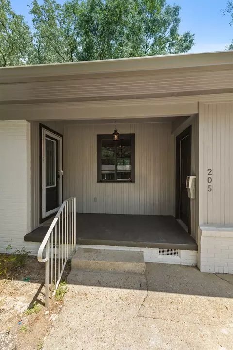 Exterior - 205 Stephens Ave, Laurel, MS 39440 photo 5 of 10