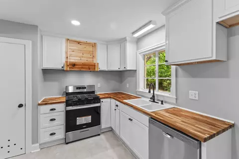 Kitchen - 205 Stephens Ave, Laurel, MS 39440 photo 1 of 2