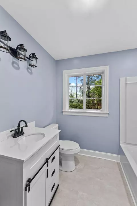 Bath - 205 Stephens Ave, Laurel, MS 39440 photo 2 of 3
