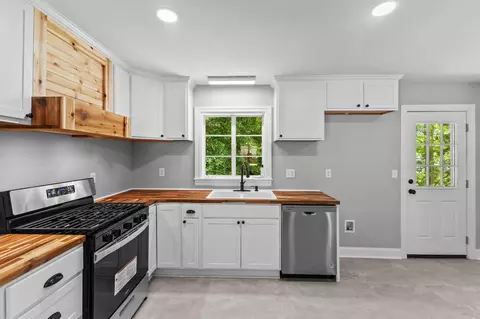 Kitchen - 205 Stephens Ave, Laurel, MS 39440 photo 2 of 2