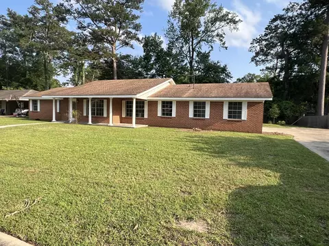 1208 Meadowood Dr, Columbia, MS 39429